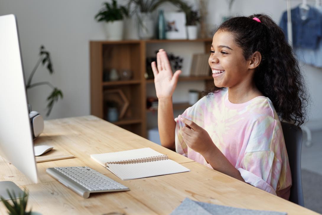Online School girl racing hand